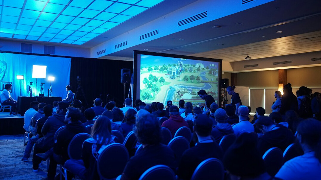 speaker presenting to audience